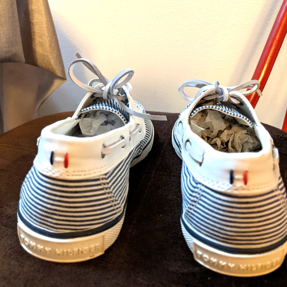 NWT Tommy Hilfiger Canvas Upper.  Size 7.  ALOT of cushion on the inside. - Picture 4 of 6